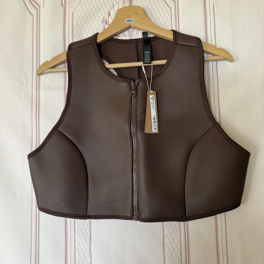 NWT SKIMS Rubberized Scuba SWIM Scoop Neck ZIPPER BIKINI TOP COCOA Sz 2X Fits L